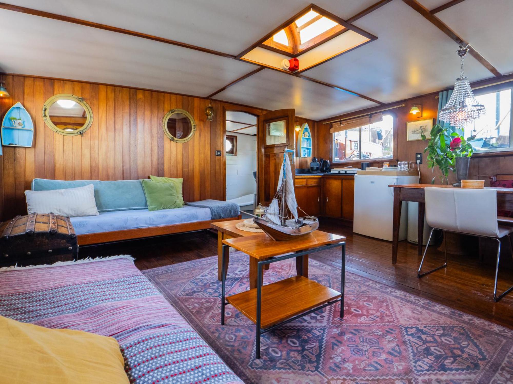 Boat 'Opoe Sientje' Bed and Breakfast Nijmegen Exteriör bild
