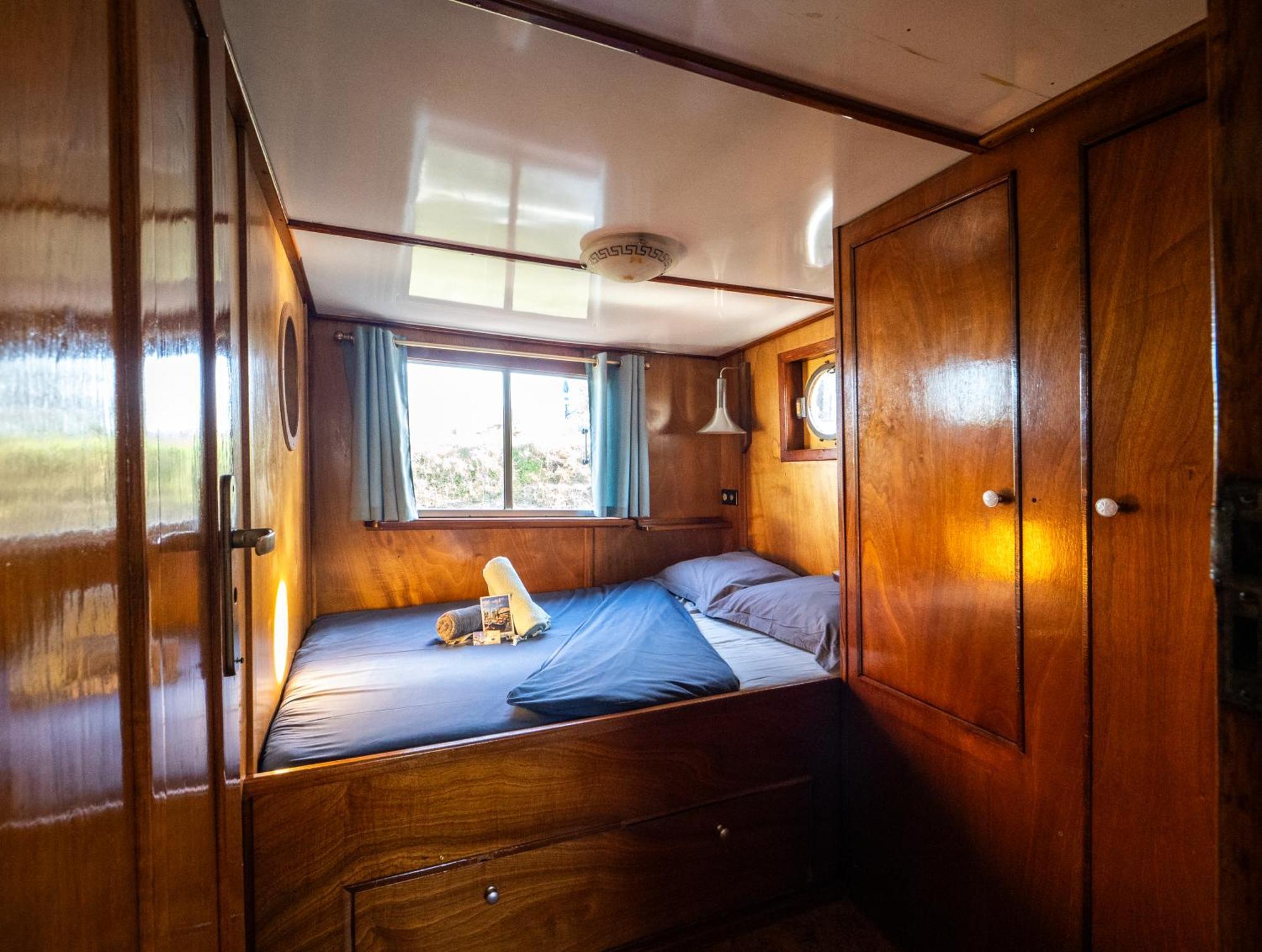 Boat 'Opoe Sientje' Bed and Breakfast Nijmegen Exteriör bild