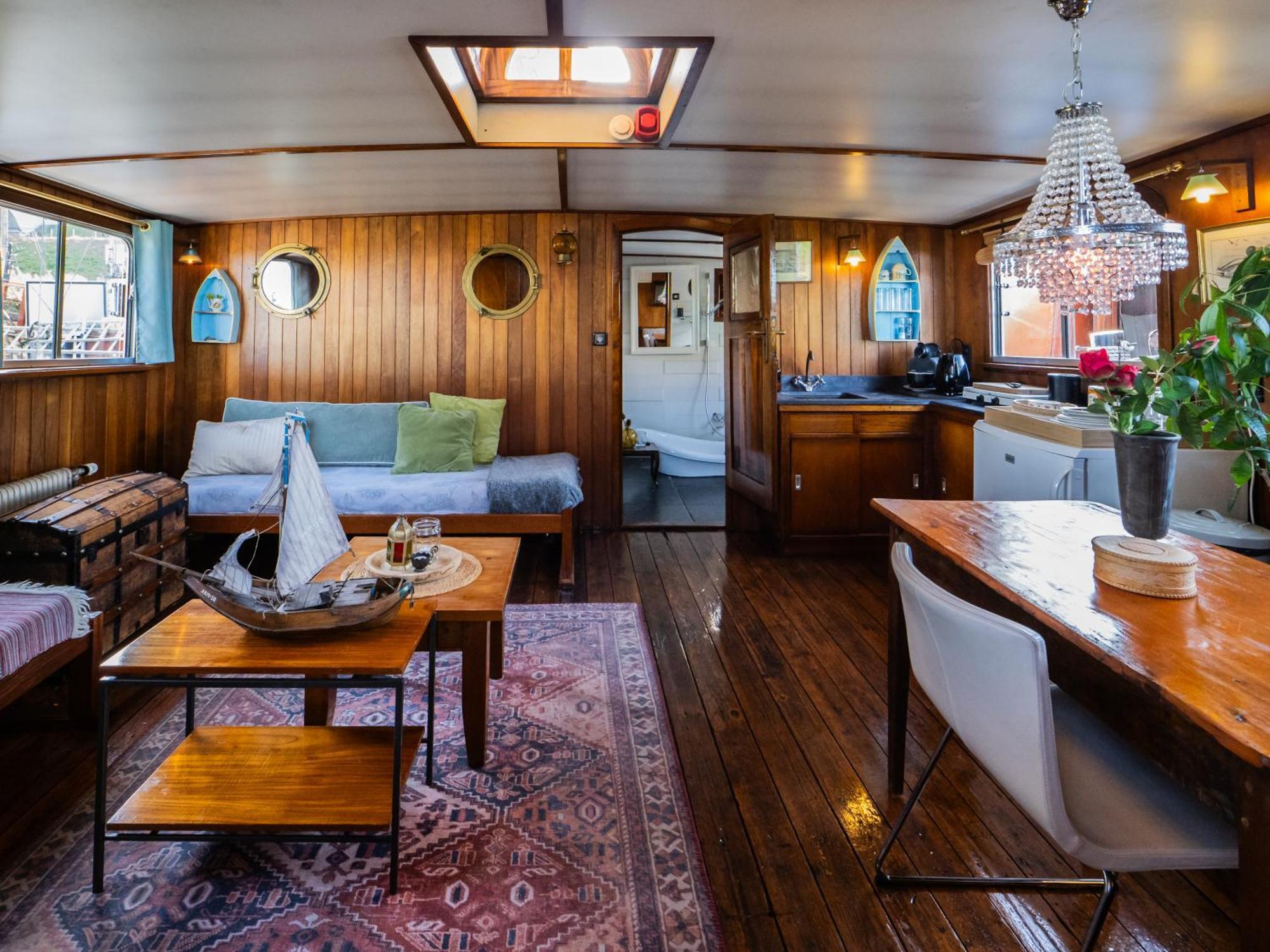 Boat 'Opoe Sientje' Bed and Breakfast Nijmegen Exteriör bild