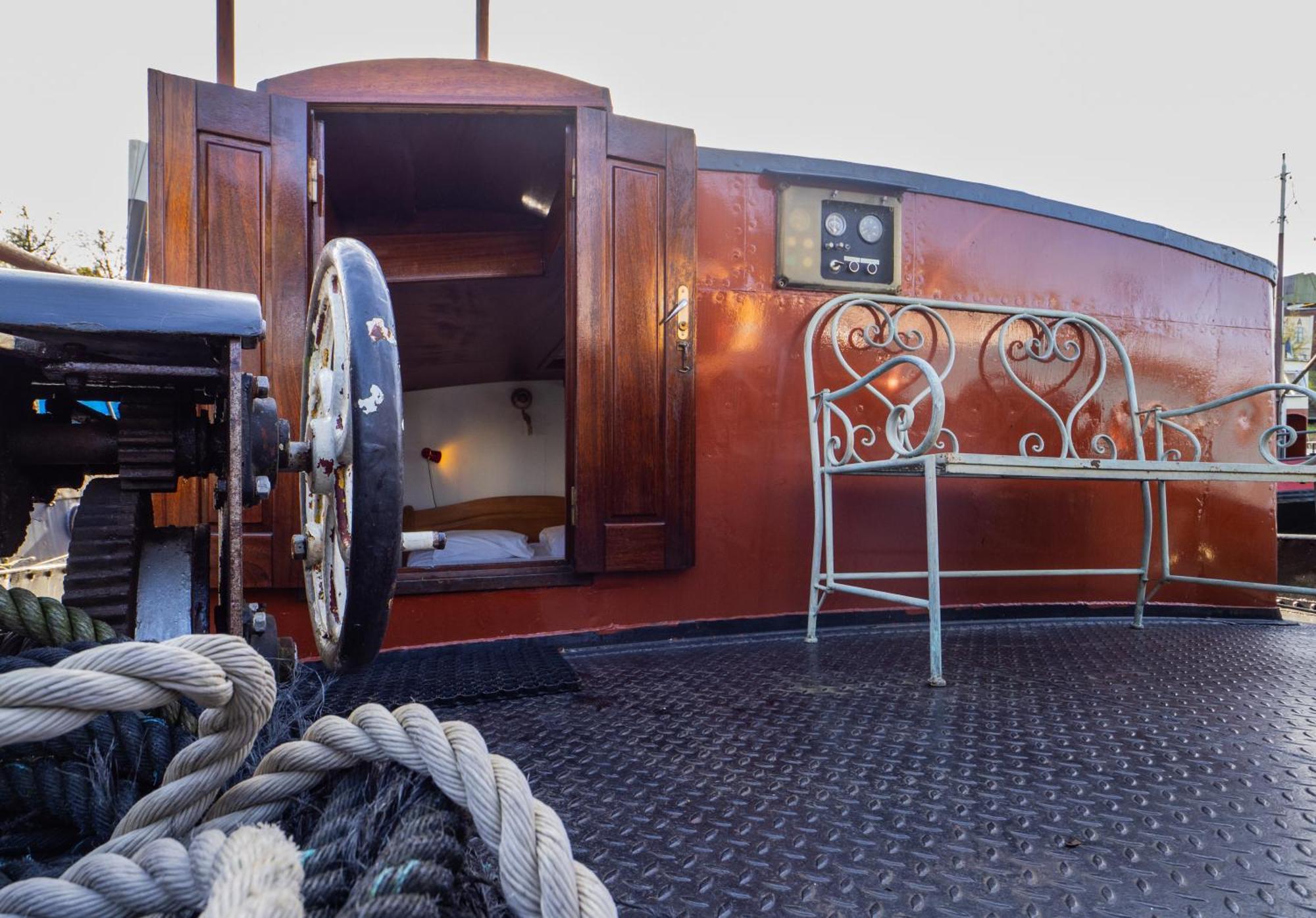 Boat 'Opoe Sientje' Bed and Breakfast Nijmegen Exteriör bild