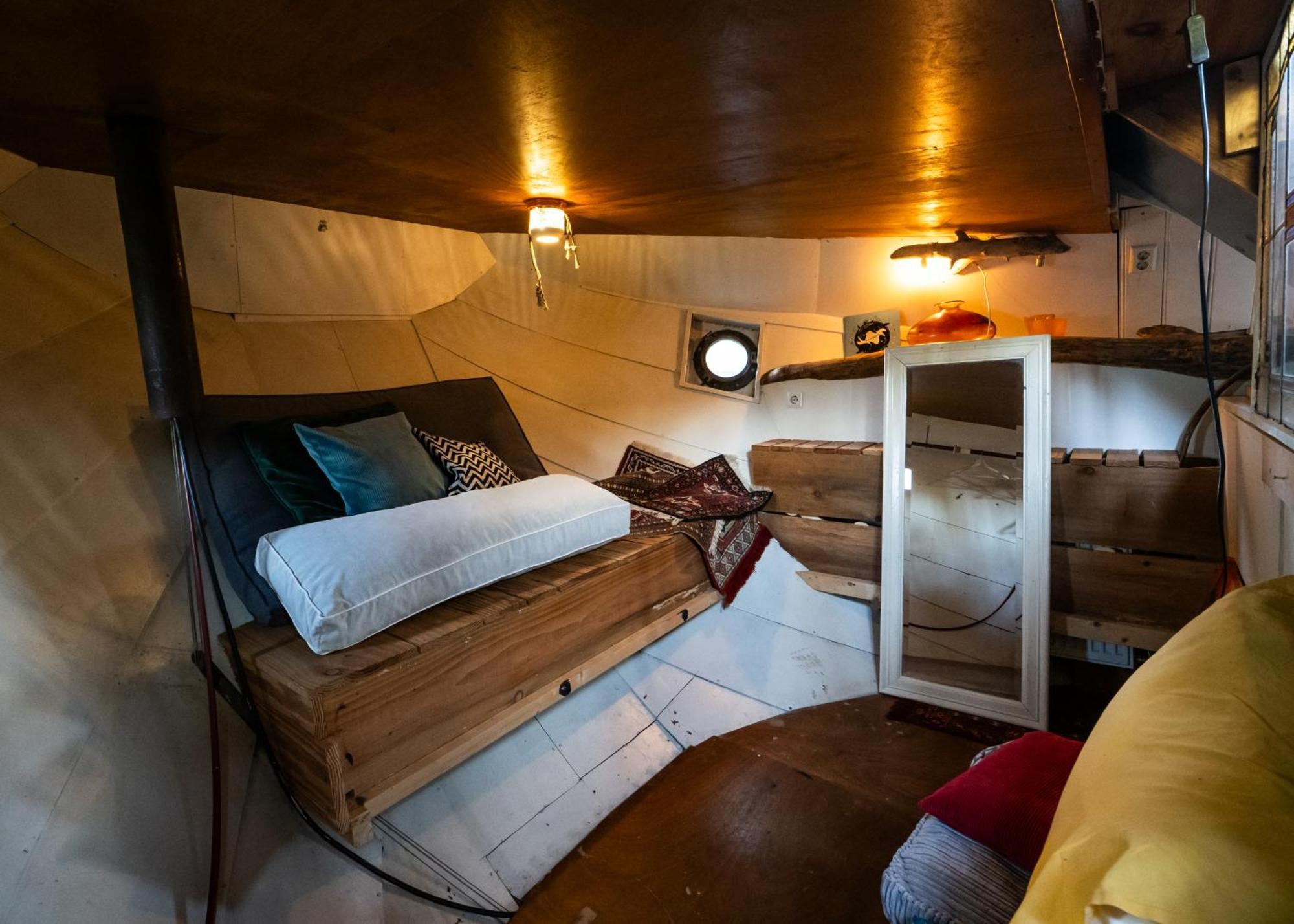 Boat 'Opoe Sientje' Bed and Breakfast Nijmegen Exteriör bild