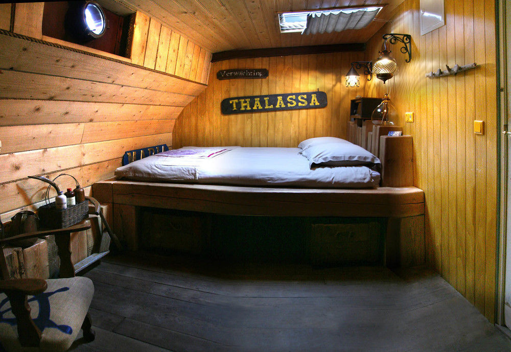 Boat 'Opoe Sientje' Bed and Breakfast Nijmegen Exteriör bild